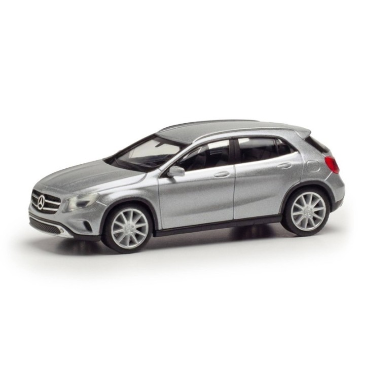 Herpa Mercedes-Benz GLA iridiumsølv