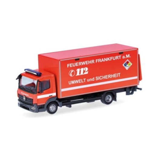 Herpa Mercedes-Benz Atego 13 Koffer-LKW mit lift Feuerwehr Frankfurt/GW-Öl