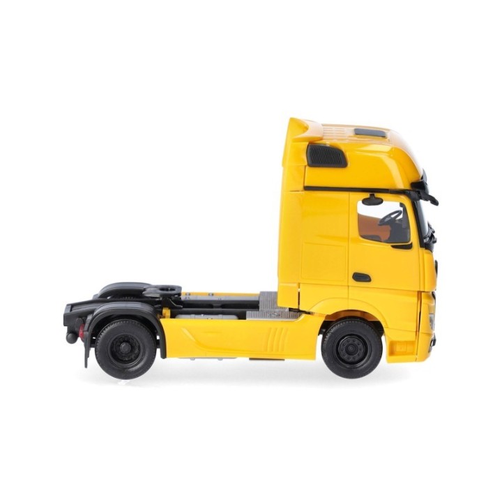 Herpa Mercedes-Benz Actros L 18 Gigaspace trækker 2-akslet ginstergul – produktbillede 3