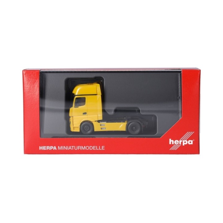Herpa Mercedes-Benz Actros L 18 Gigaspace trækker 2-akslet ginstergul – produktbillede 5
