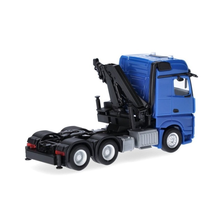Herpa Mercedes-Benz Arocs 18 Bigspace trækker 3-akslet mit læssekran (6x4) enzianblå – produktbillede 2