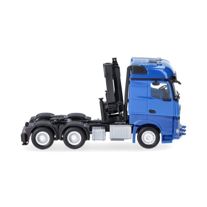 Herpa Mercedes-Benz Arocs 18 Bigspace trækker 3-akslet mit læssekran (6x4) enzianblå – produktbillede 3