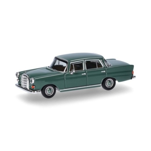 Herpa Mercedes-Benz 200 Heckflosse moosgrøn