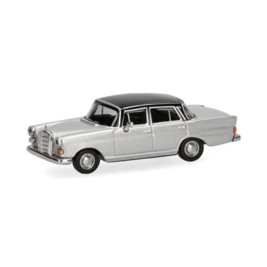 Herpa Mercedes-Benz 200 Heckflosse sølvmetallic - sort