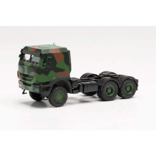 Herpa Iveco Trakker geschützt 6×6 sættevognstrækker Flecktarn Bundeswehr