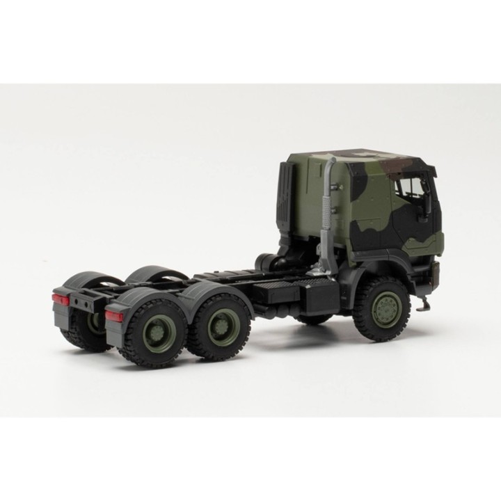 Herpa Iveco Trakker geschützt 6×6 sættevognstrækker Flecktarn Bundeswehr – produktbillede 2