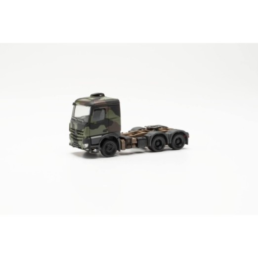 Herpa Mercedes-Benz Arocs 6x4 trækker Bundeswehr flecktarn