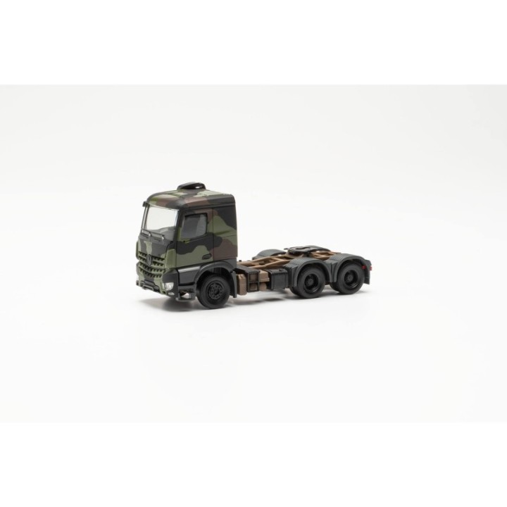 Herpa Mercedes-Benz Arocs 6x4 trækker Bundeswehr flecktarn