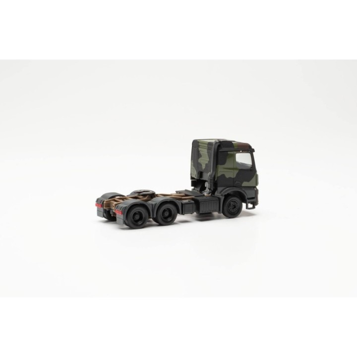 Herpa Mercedes-Benz Arocs 6x4 trækker Bundeswehr flecktarn – produktbillede 2